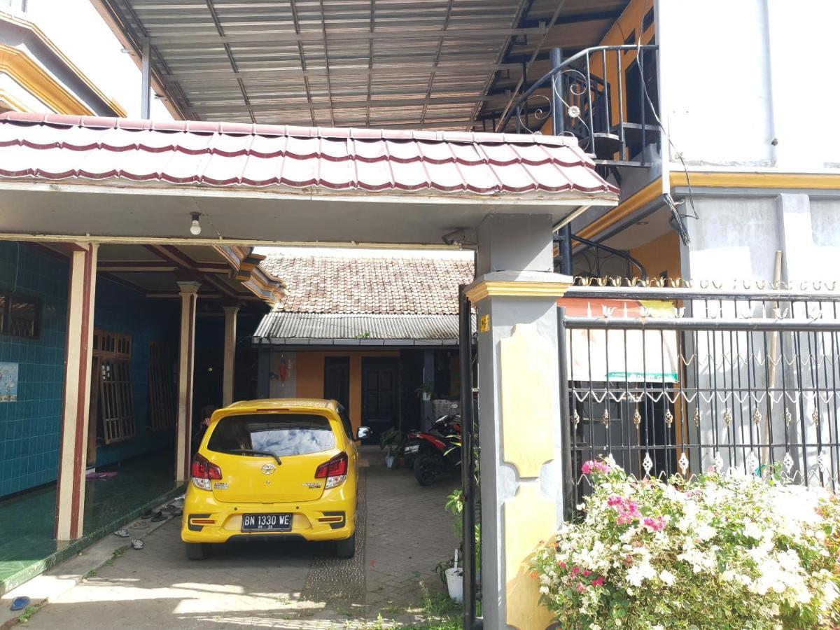 Spot On 92857 Kos Haji Jakfar Syariah Hotel Banyuwangi  Exterior foto